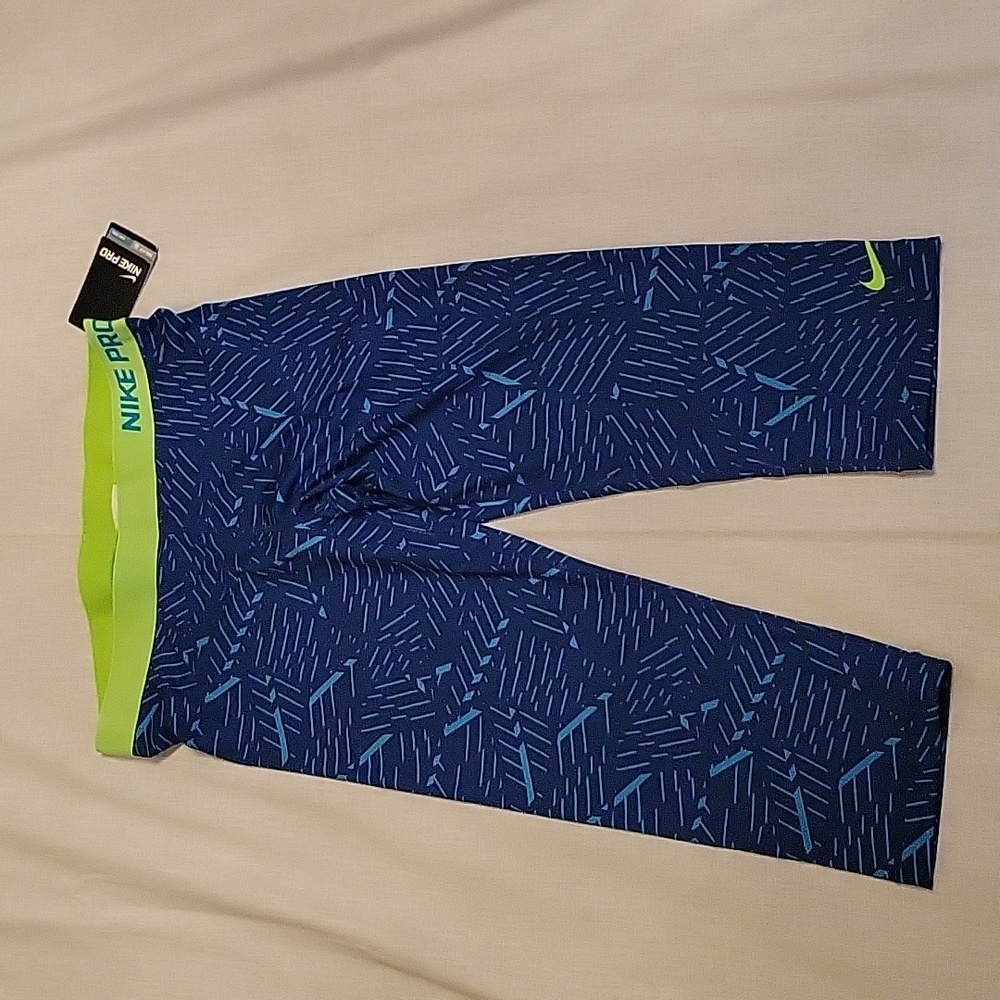 Nike pro NWT Womens capris sz XL